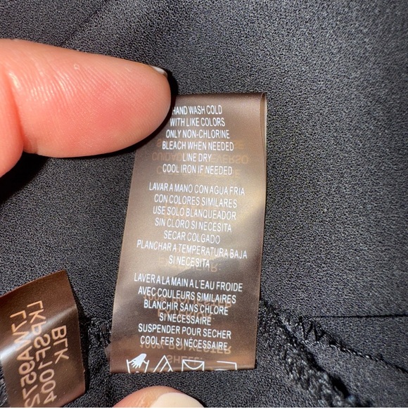 Karl Lagerfeld Sheet Black Sleeveless Blouse with Notched Collar - Picture 10 of 10